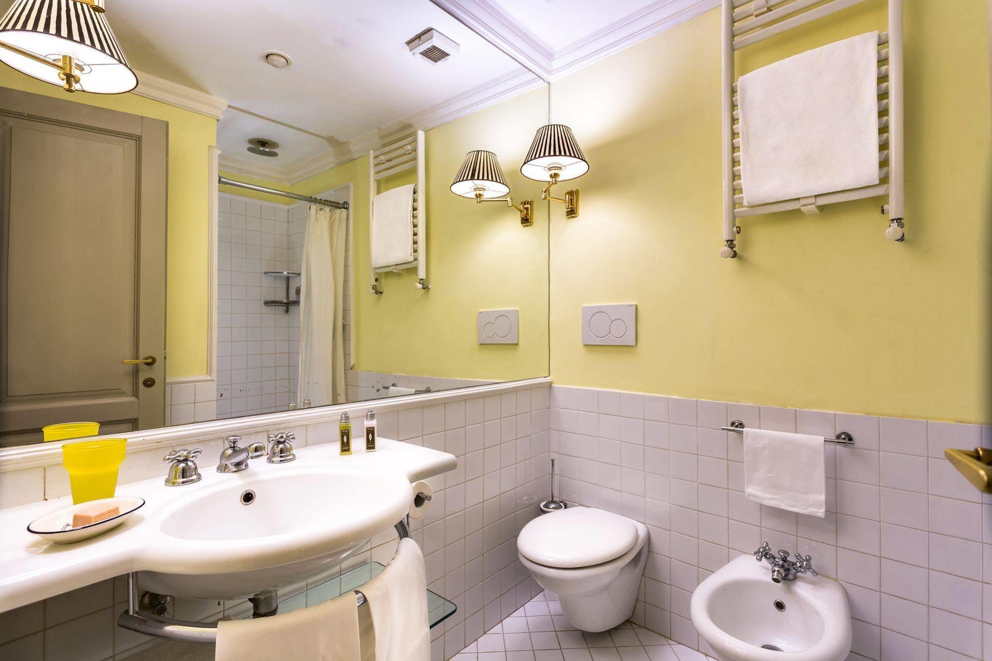 Casa Heberart Guest House Capo Le Case Рим Екстер'єр фото